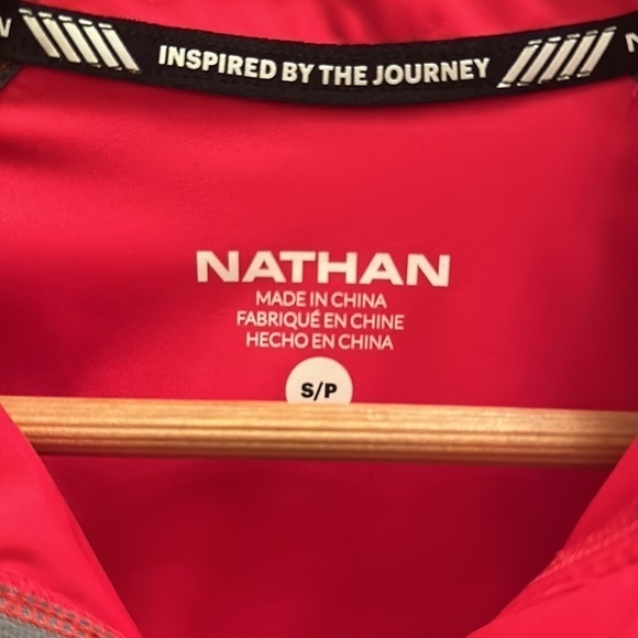 Nathan Sports Women’s Traverse Jacket in Red Lollipop SzS - Picture 8 of 14